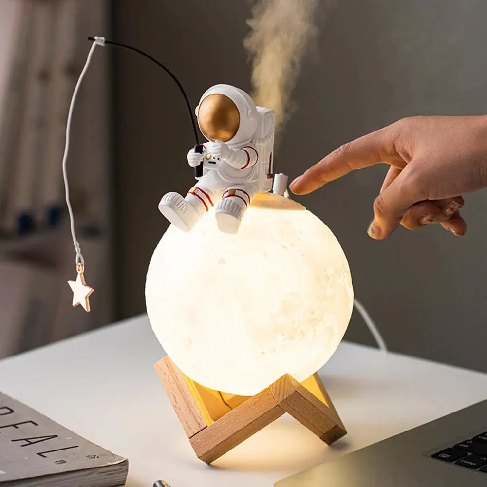 Astronaut on the Moon Humidifier Lamp - My Own Cosmos