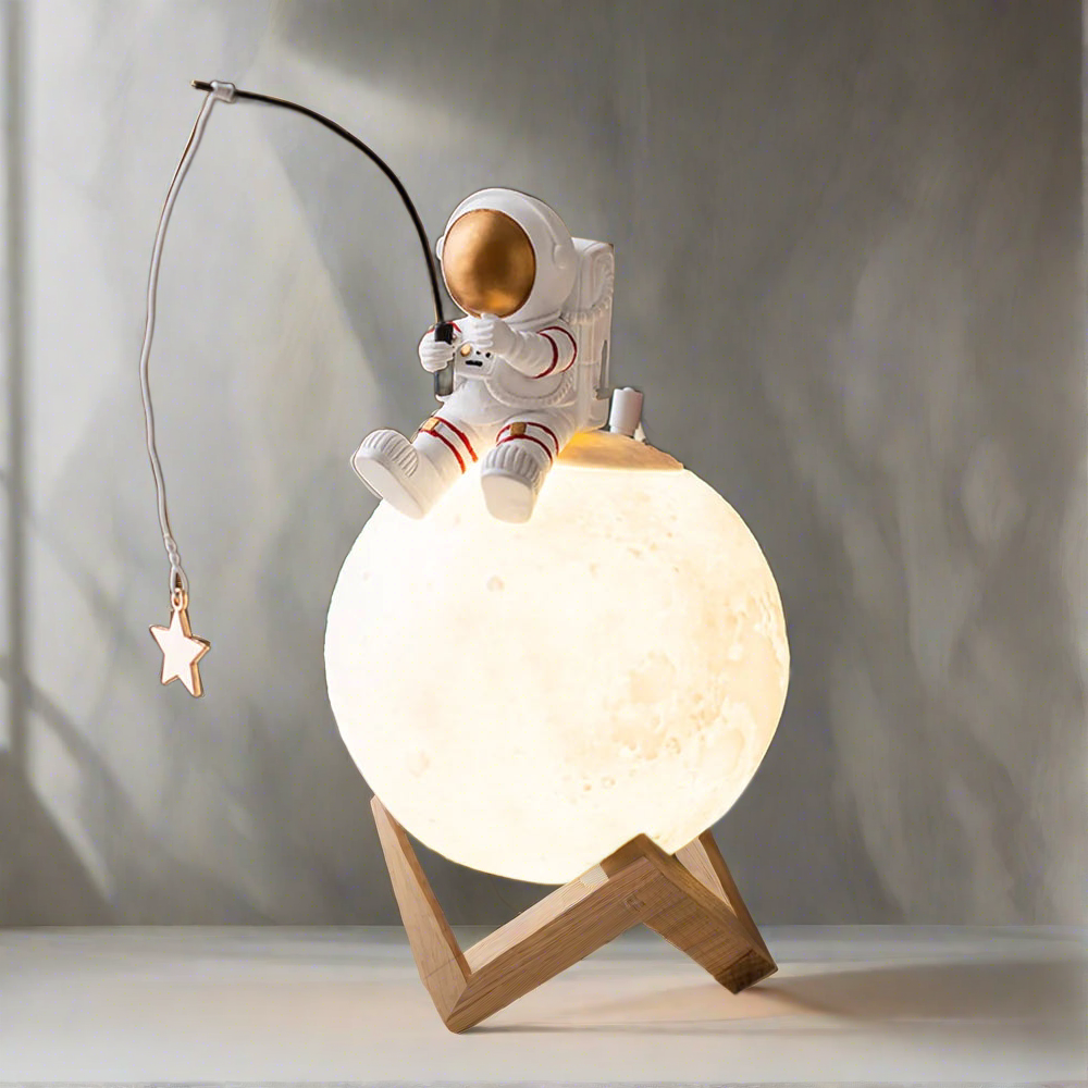 Astronaut on the Moon Humidifier Lamp - My Own Cosmos